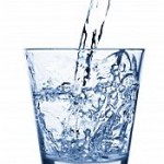 water drinken is nodig bij buikgriep